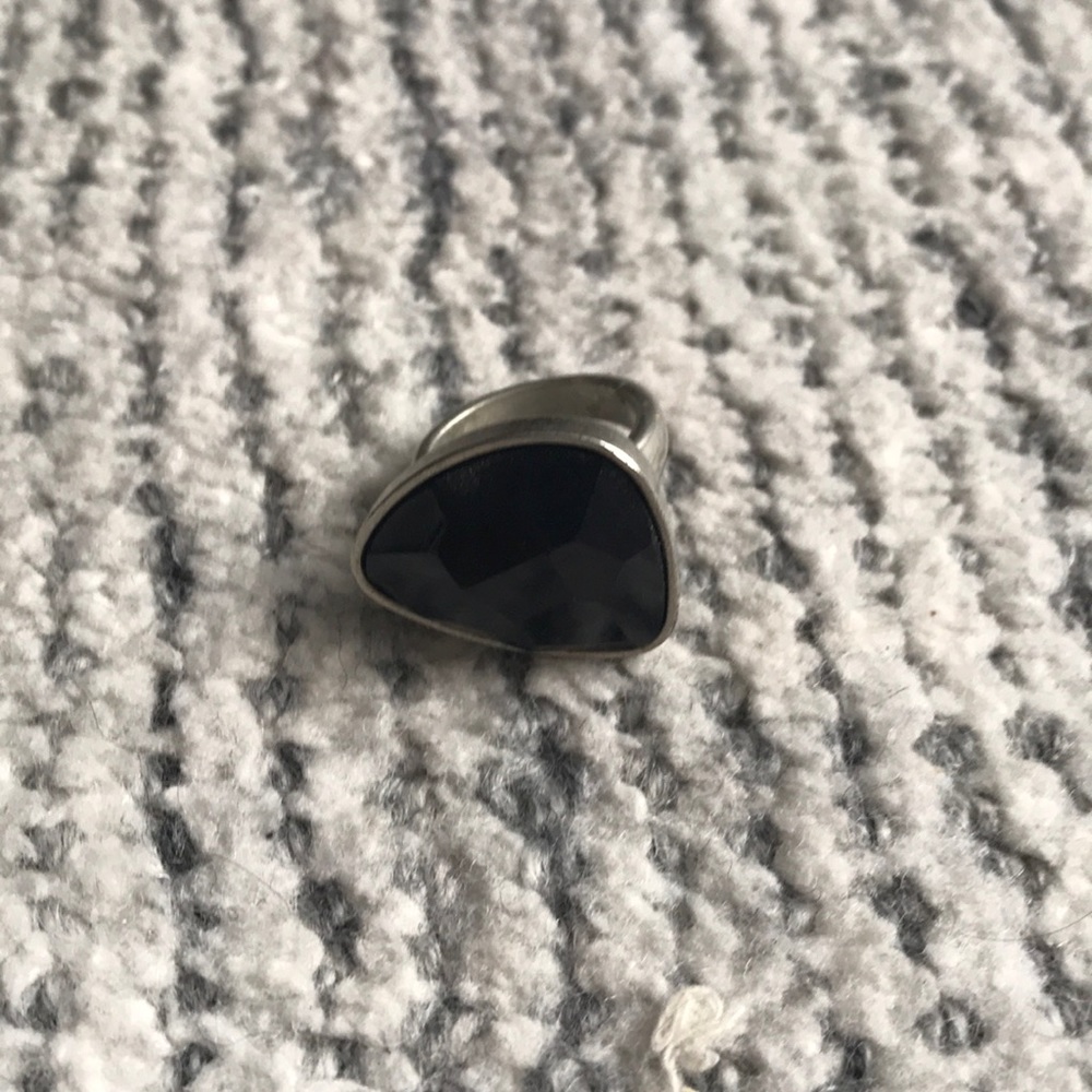 Black and silver statement ring - Picture 2 of 3